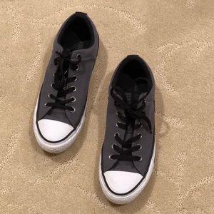 Men’s Converse size 6 shoes